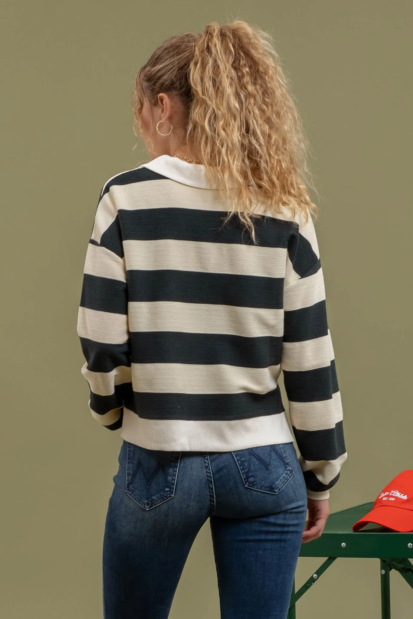 WIDE STRIPE COLLARED KNIT TOP