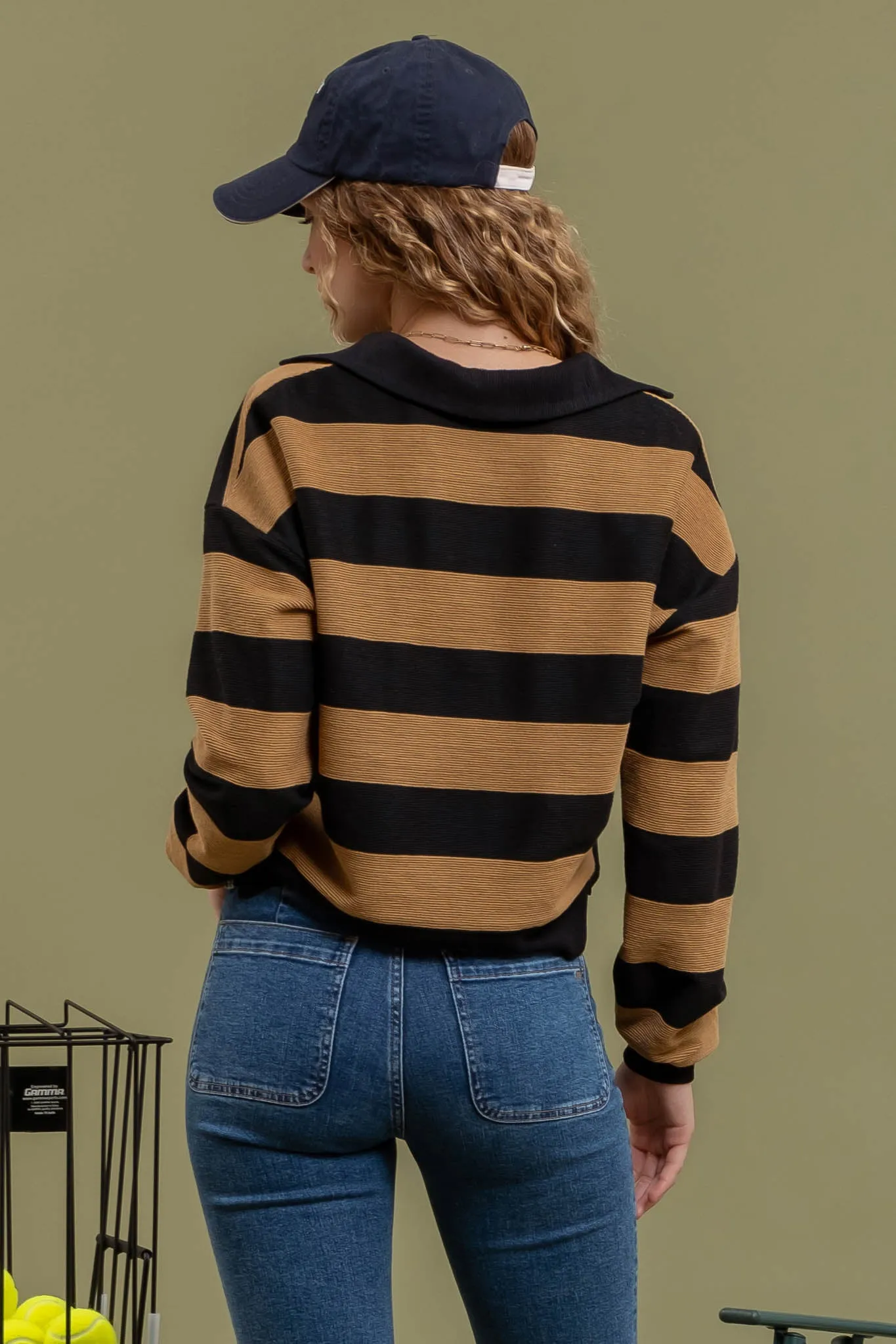 WIDE STRIPE COLLARED KNIT TOP